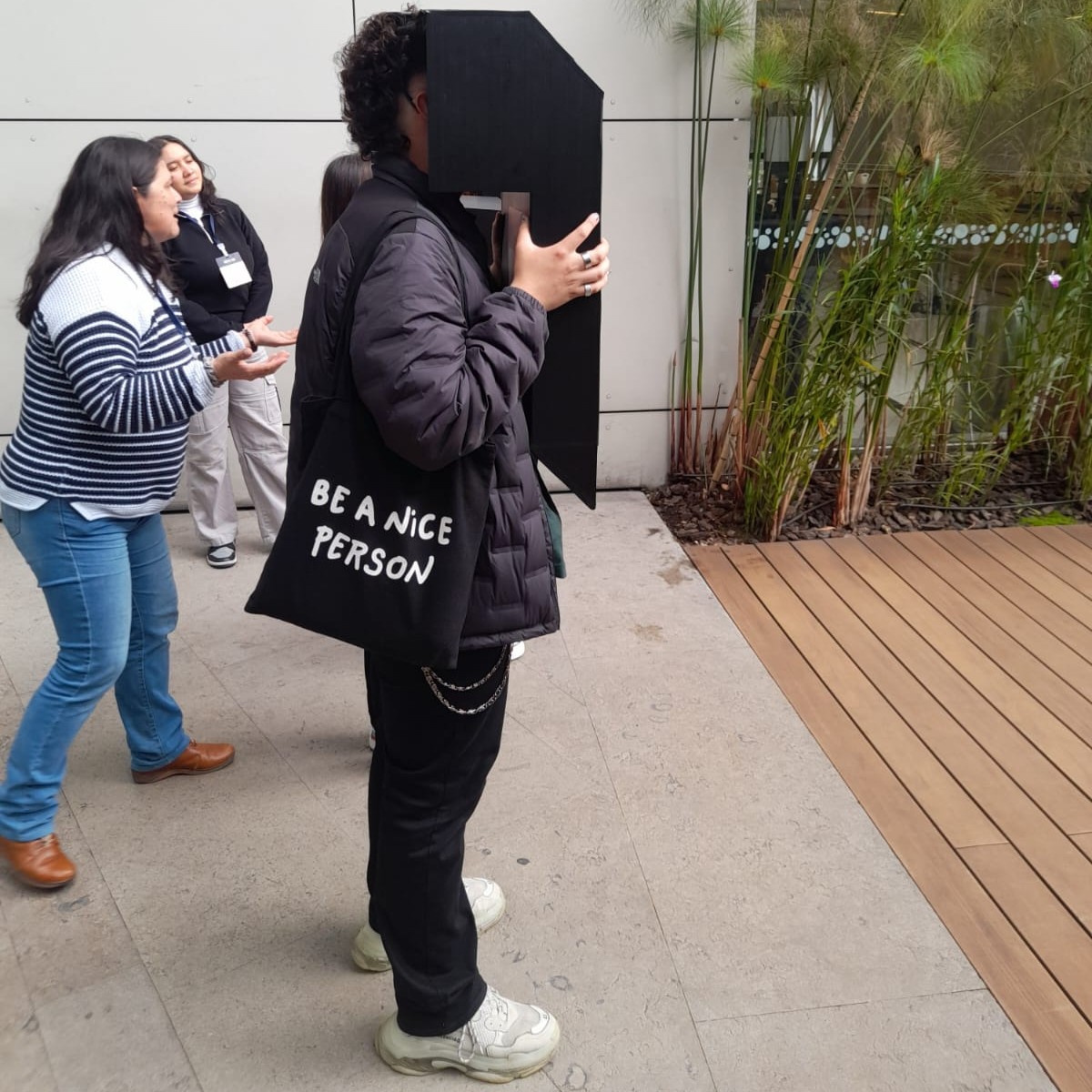 Talleres con Periscopios Inversos: Explorando la Ciudad desde la Perspectiva de la Niñez